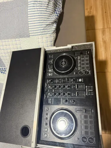 DDJ 400 + case com suporte para notebook 