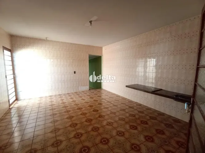 Casa residencial com 3 quartos disponível para venda no bairro Brasil em Uberlândia-MG