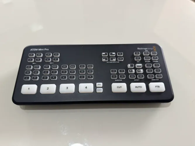 ATEM Mini Pro Blackmagic - Interface de Streaming Profissional