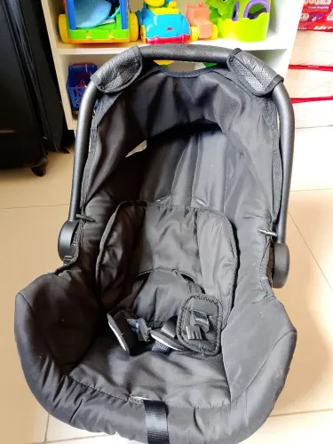 Bebê conforto marca Galzerano super bem conservado.