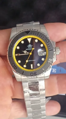 Relógio original novo/sem uso e na caixa de mergulho 200 metros super luminoso