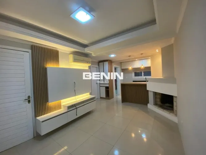 Sobrado de esquina com 03 dormitórios, lareira, espaço gourmet, pátio e 3 vagas. Sobrado d
