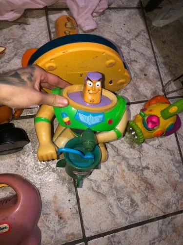 Lote Brinquedos Infantis (Buzz Lightyear, Fisher-Price, Little Tikes)
