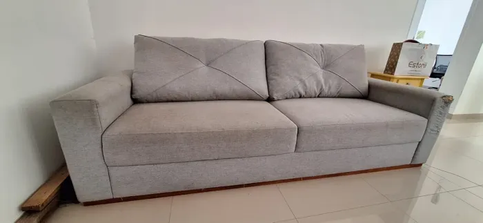 Vendo sofá de três lugares 