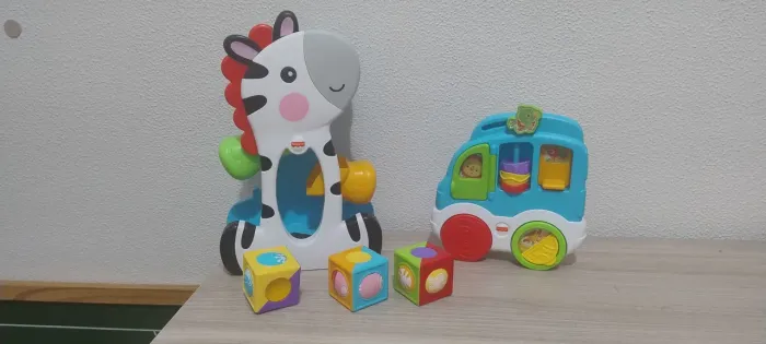 2 itens Fischer Price - Girafa e Ônibus 