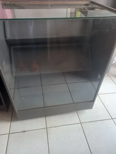Balcão expositor 200.00 pra ir embora não entrego