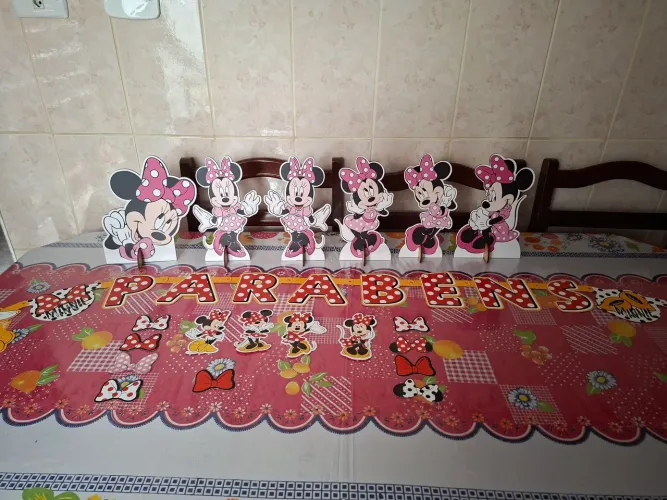 Kit 6 display de mesa em Mdf + frase parabéns+ enfeites de festa infantil Minnie Rosa<br>