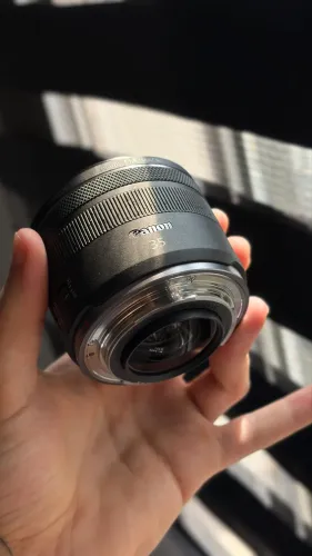 Canon RF 35mm f/1.8 Macro IS STM 