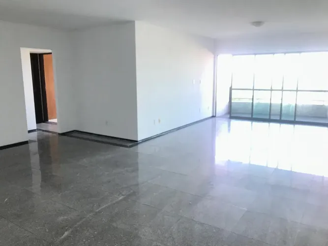 Imóvel para aluguel possui 180 metros quadrados com 4 quartos em Boa Viagem - Recife - PE