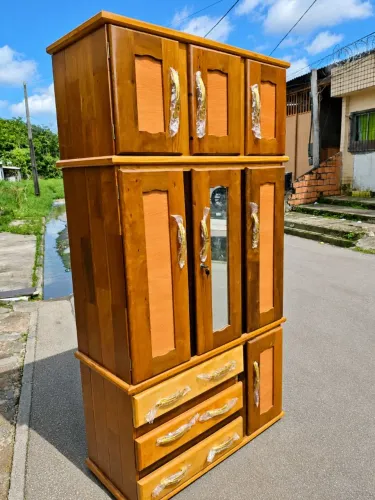 Guarda roupa 90% madeira com maleiro a pronta entrega.