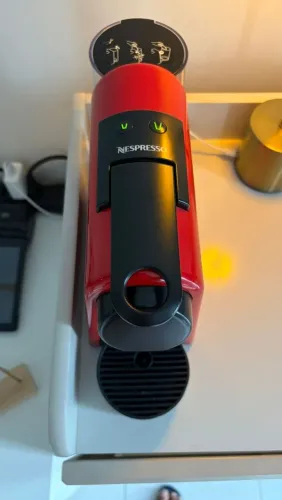 Vende-se uma cafeteira da Nespresso!