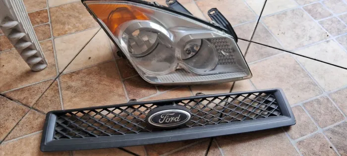 Farol fiesta lado passageiro original ford em excelente estado 
