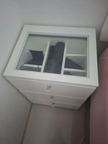 2 mesas de cabeceira