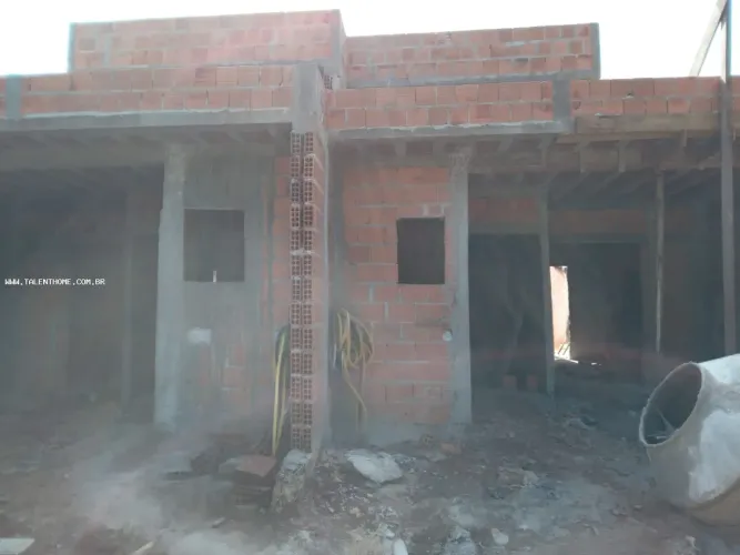 Casa para Venda, 2 dormitórios, 1 suíte, 2 banheiros
