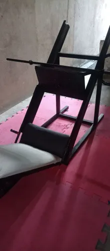 Aparelho de musculação "Leg Press 45°" Pernas fortes.