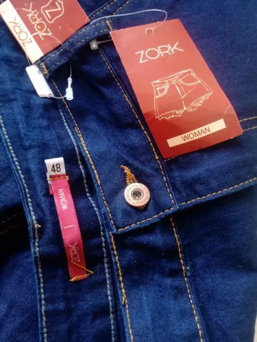 Vendo short novo jeans ? escuro , número 48! Sou do bairro de Realengo.