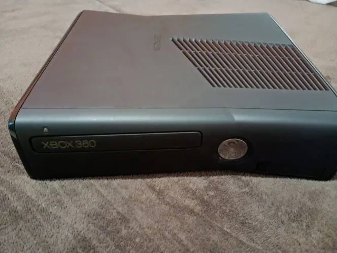 Xbox360 + 2 controles + fonte original