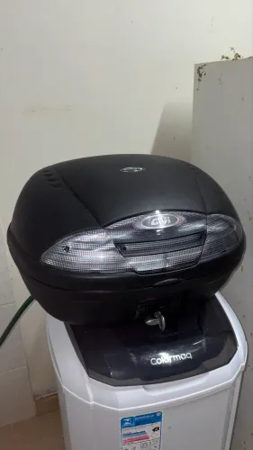 Baú Givi Simply 45 Litros com chave,