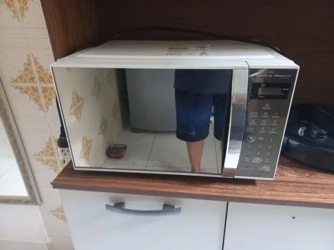 Micro-ondas 21 em bom estado Panasonic. 