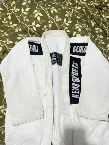 Kit 2 kimonos com calça + 1 faixa branca (vendo kit separado caso interesse)