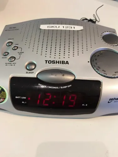 Rádio relógio Toshiba Infinity RR-1551 BIVOLT DETALHES