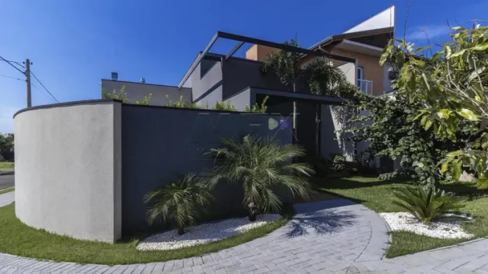Casa no Condomínio Morada do Sol, com 3 suítes