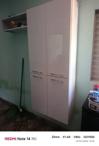 Vende se um armário