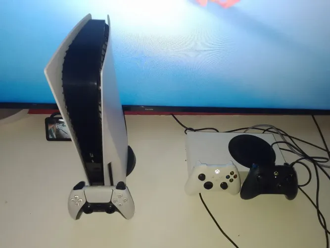 Vende-se PS 5 e Xbox série s