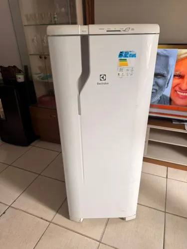 Geladeira Electrolux semi nova ENTREGO