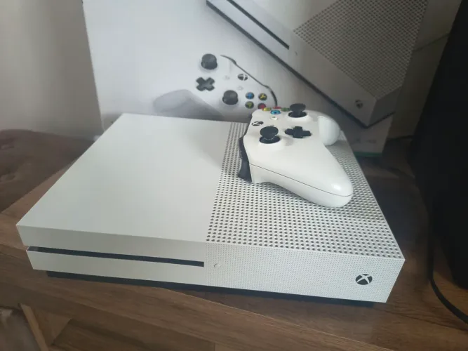 Xbox One S 1TB 4K impecável Olha *DESCRIÇÃO*