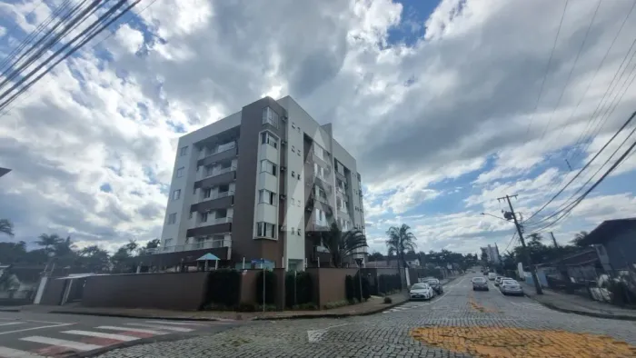 Apartamento com 2 quartos, sendo 1 suíte e 1 vaga coberta