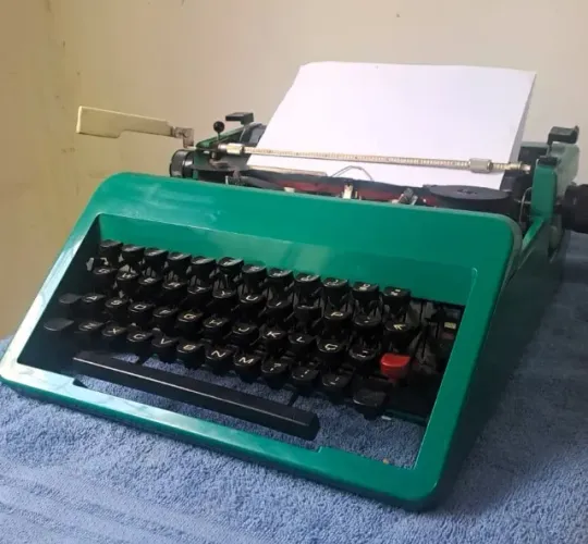 Maquina de escrever OLivetti Studio 45