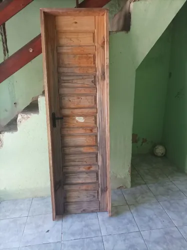 Porta de madeira trabalhada 70 CM por 2,10 MT