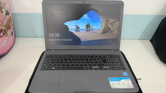 Notebook Samsung Essentials E30 + Tablet Samsung Tab A7
