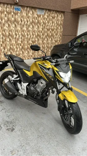 CB 300F - 2023 (Dourada)