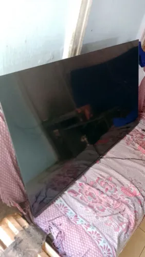 Televisão TCL com defeito de 75 polegadas