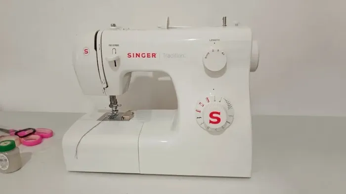Máquina de Costura Singer