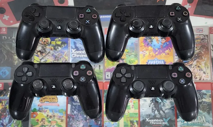 Controle PS4 R$ 200 cada