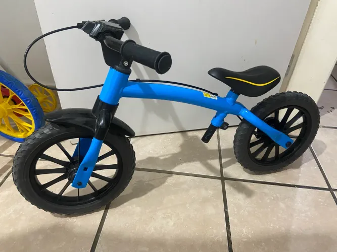 Bicicleta infantil de equilíbrio 