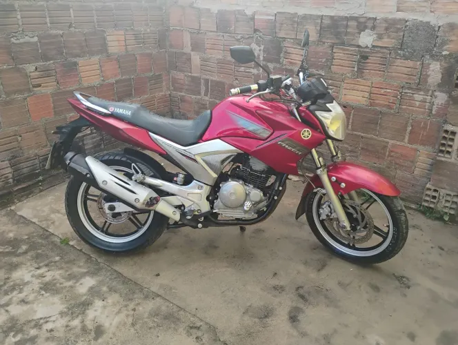 Yamaha YS 250 Fazer 2011 - Ótimo Estado / Documentação em Dia