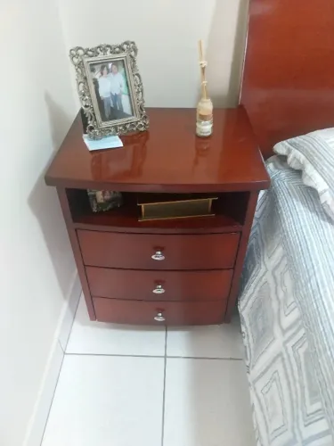 cama casal Quenn 02 criados em mogno. conserv. Mot. mud. $ 2.500 aceito prop. 4xX cartão 