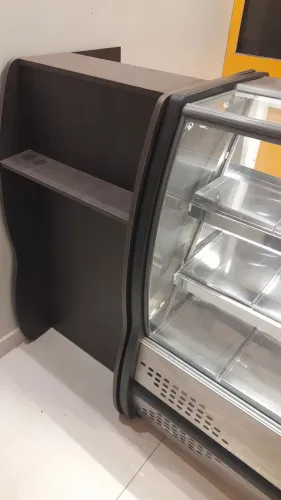 Estufa, refresqueira e balcão caixa