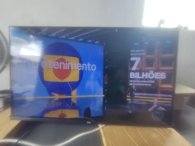 Tv vendo tv TCL 32 polegadas smartv semi nova