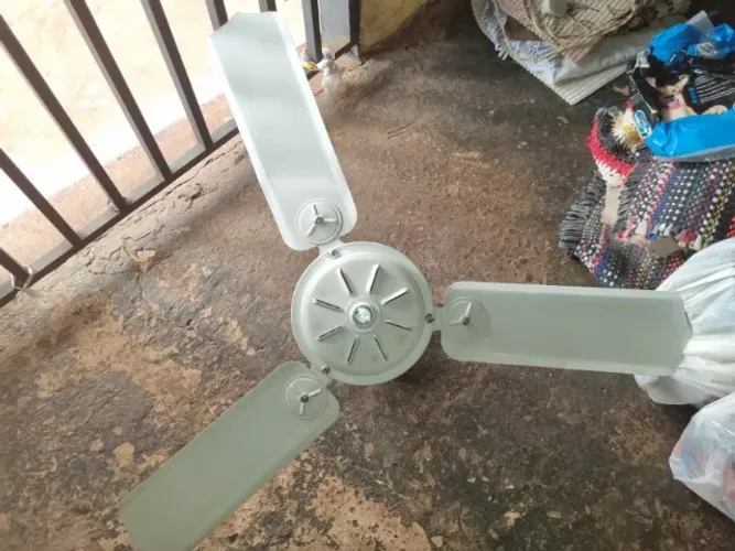 Ventilador de teto de três pas