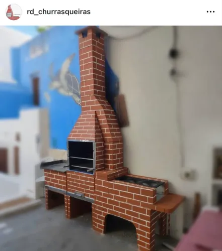 Churrasqueira de pré moldado fogão a lenha e bancada 2.000