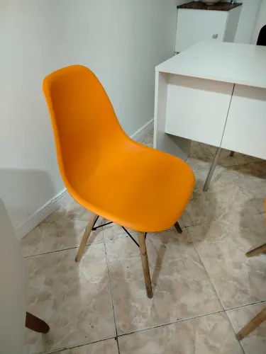 Cadeira eiffel coral