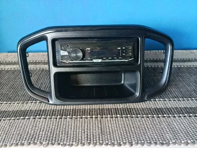 Moldura Fiat Strada 2023 - Original com rádio