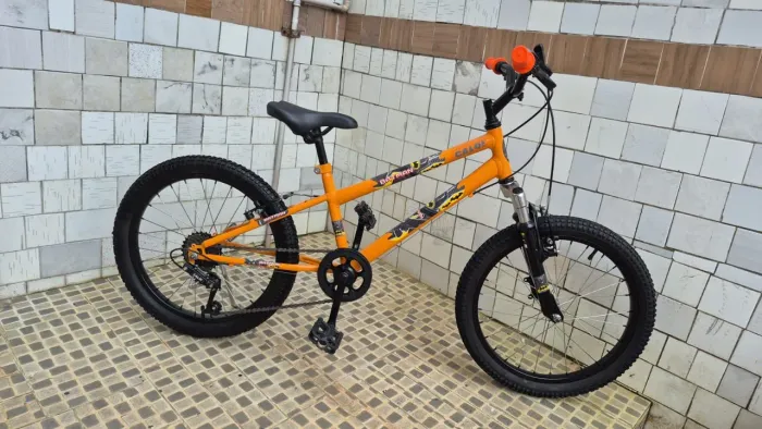 Bicicleta aro 20 Caloi c/marchas