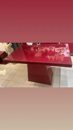Vende-se está mesa