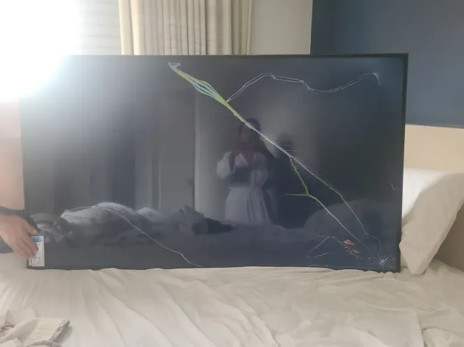TV LG NanoCell 65" 4K Smart TV modelo 65NANO80ASA nunca usada com a tela quebrada